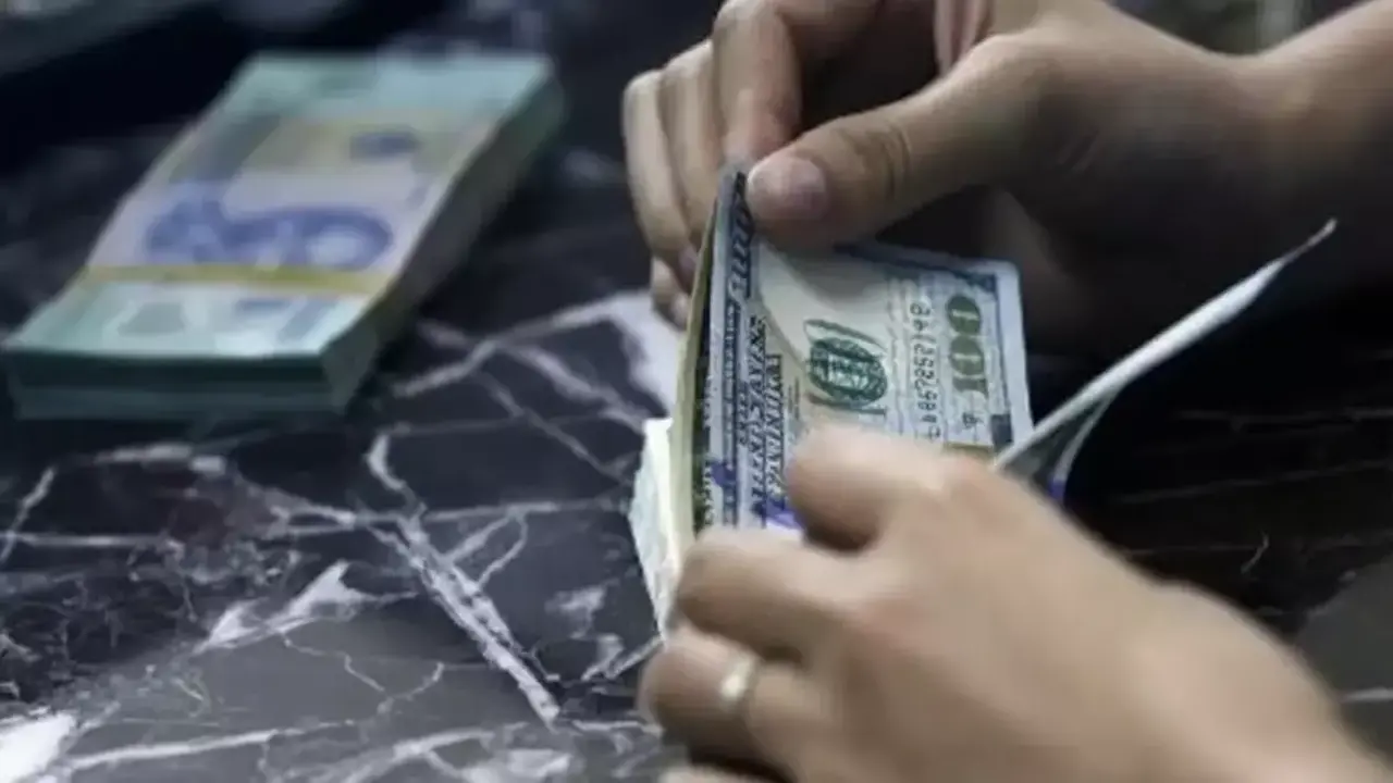 مصير سعر الدولار أمام الجنيه بعد استقراره الأخير عند مستوى 47.85 وسط ترقب الأسواق